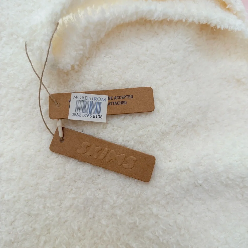 SKIMS Ivory Plush Loungewear Set - Picture 3 of 4